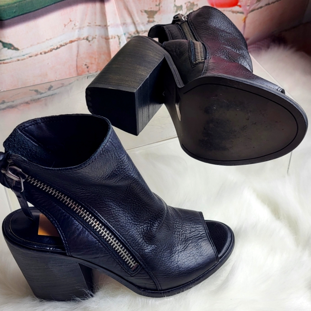 Dolce Vita Black Port Bootie Peep Toe 7 1/2